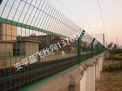 鐵路護(hù)欄網(wǎng)-3.jpg