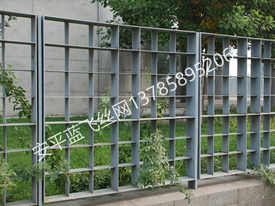 鋼格板護欄-3.jpg