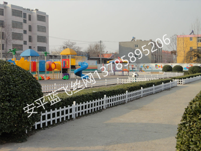 PVC草坪護欄-1.jpg
