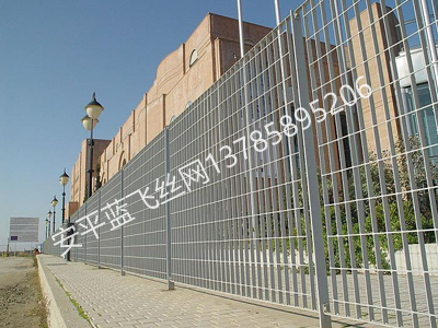 鋼格板護欄-1.jpg