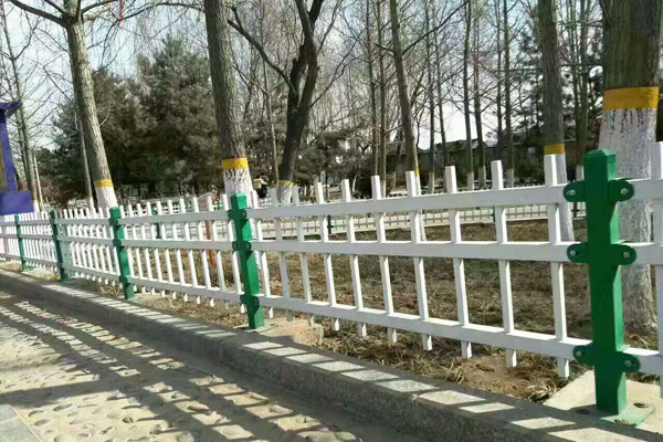 鋅鋼草坪護(hù)欄-1.jpg